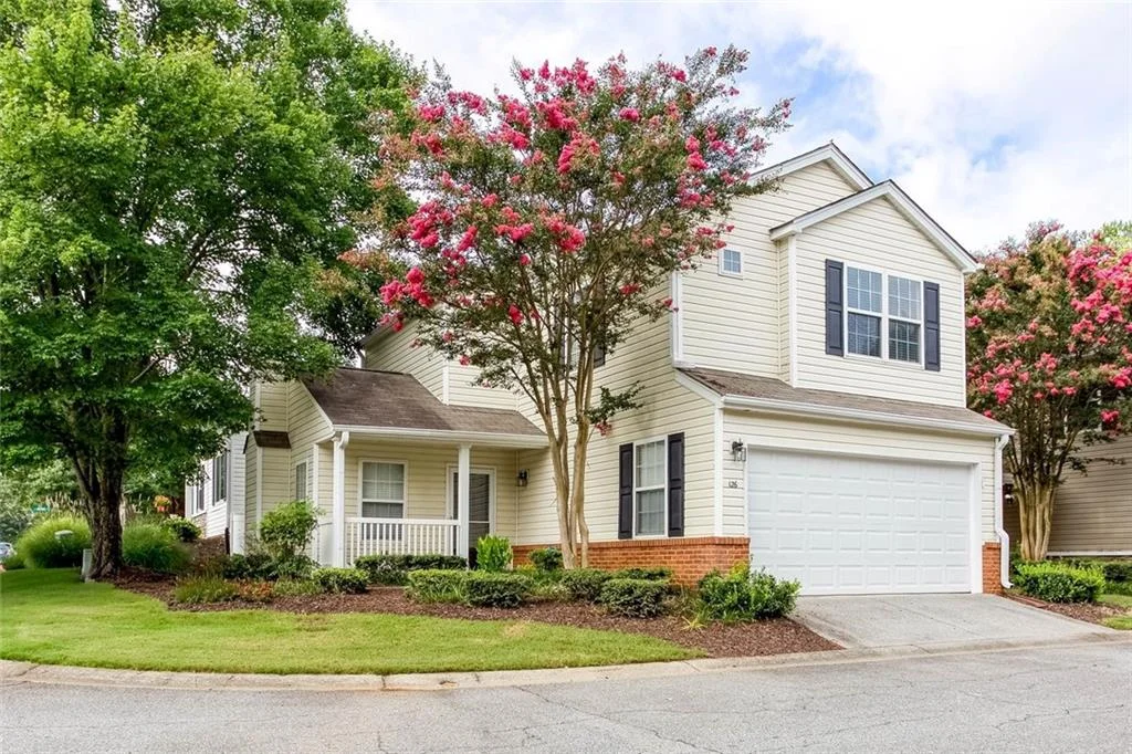 126 W Oaks Place