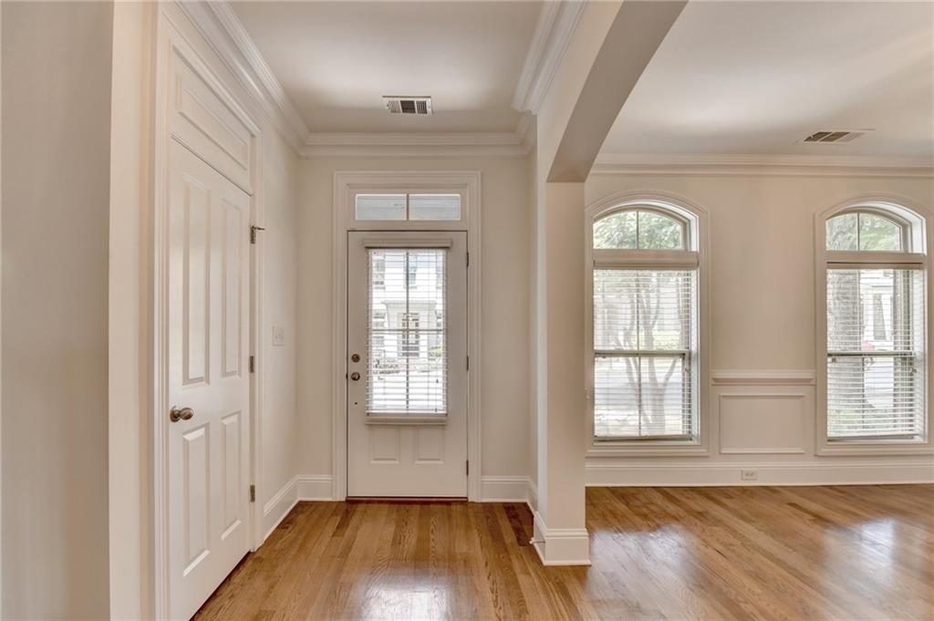 375 Causeway Court, Suwanee, Georgia image 3