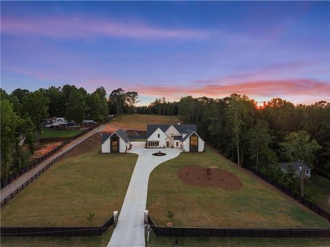 A home in Dawsonville