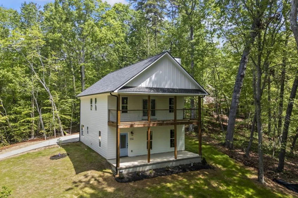 Lavonia, Georgia 30553, United States, 3 Bedrooms Bedrooms, ,3 BathroomsBathrooms,Residential,Active,145130