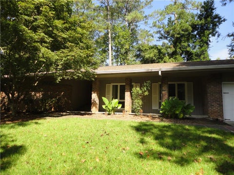 Homes For Rent - 300 Cedar Knoll Court<br/> Fulton County, Roswell, GA 30076
