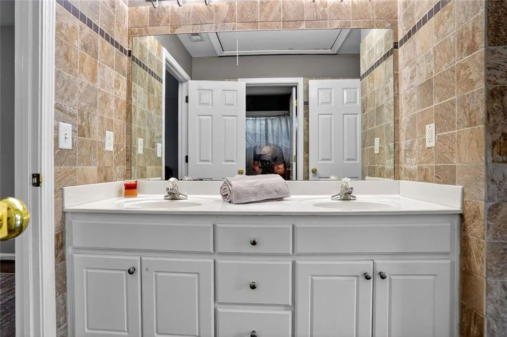 Milton, Georgia 30004, United States, 6 Bedrooms Bedrooms, ,5 BathroomsBathrooms,Residential,Active,189764