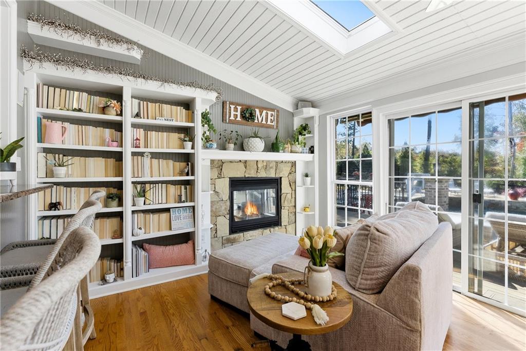 PROVIDENCE LAKE - Residential