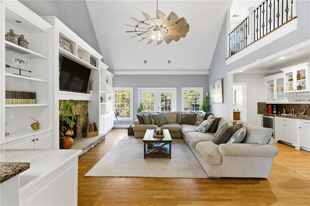 PROVIDENCE LAKE - Residential