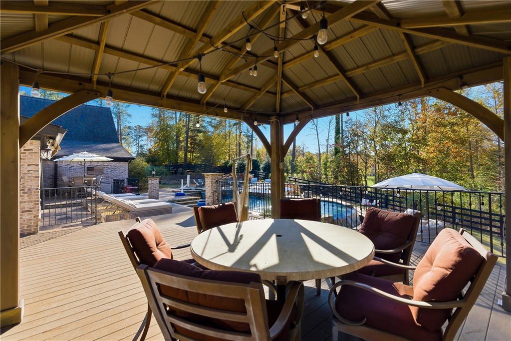 PROVIDENCE LAKE - Residential