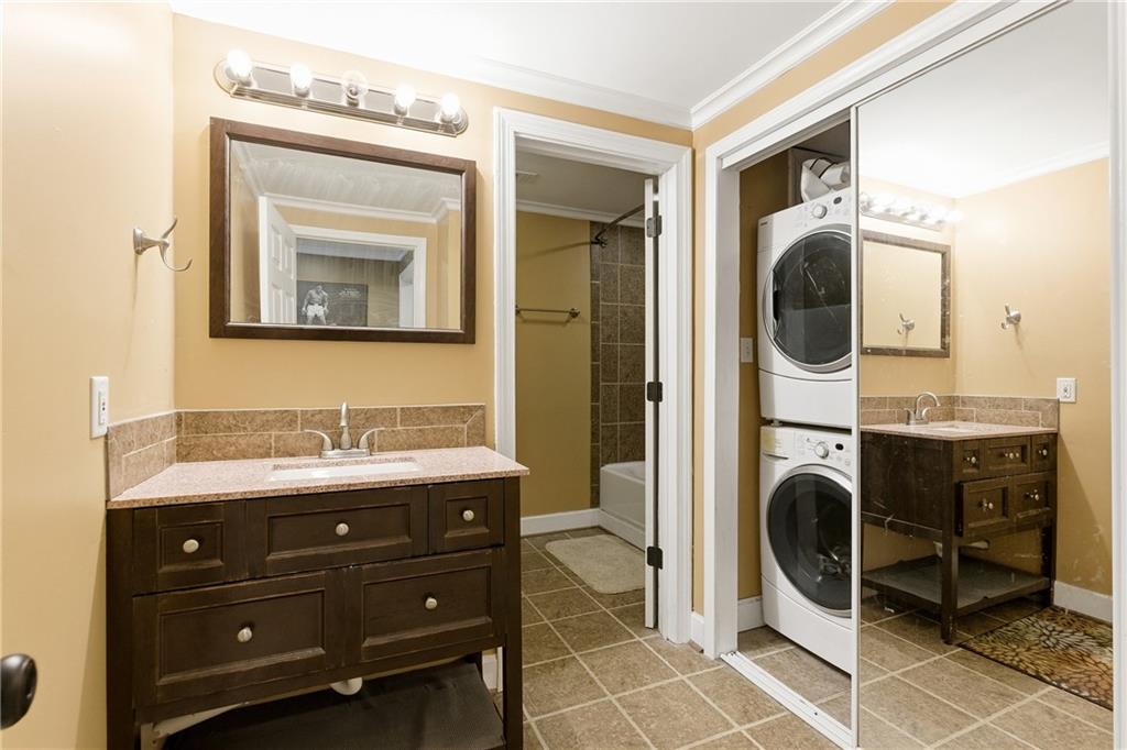 PROVIDENCE LAKE - Residential