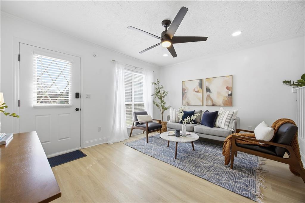 6727 Trafalger Square