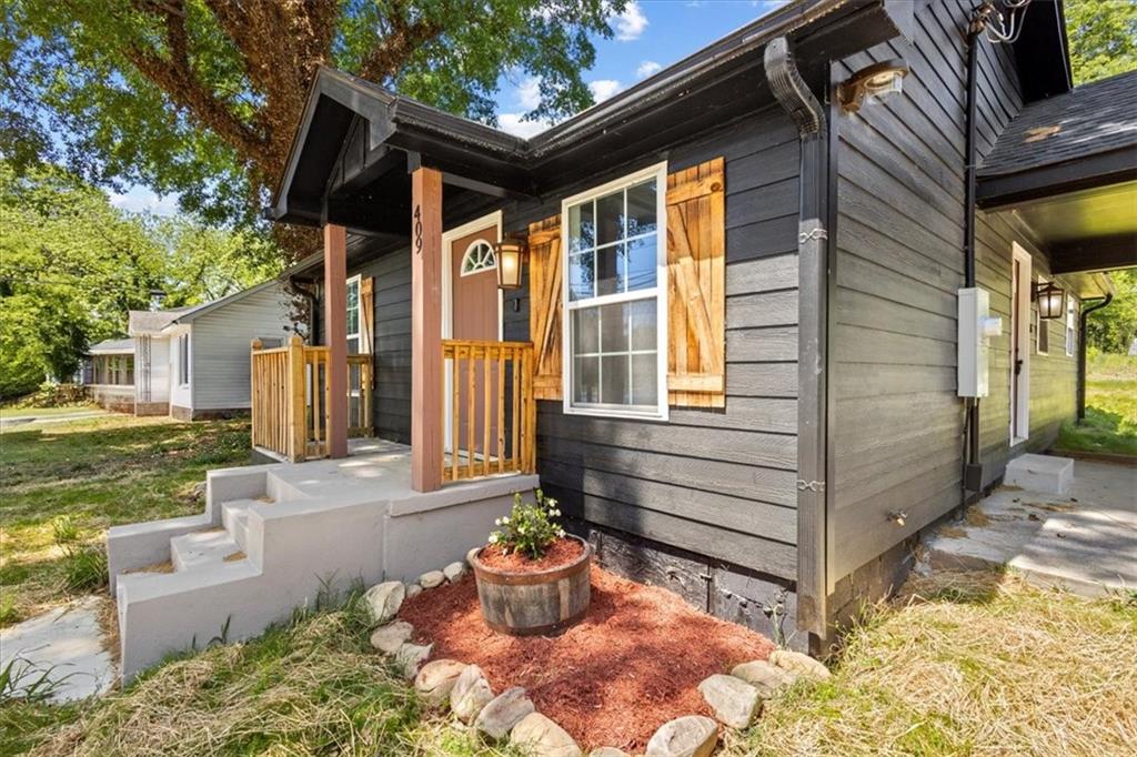 409 Calhoun Avenue NE