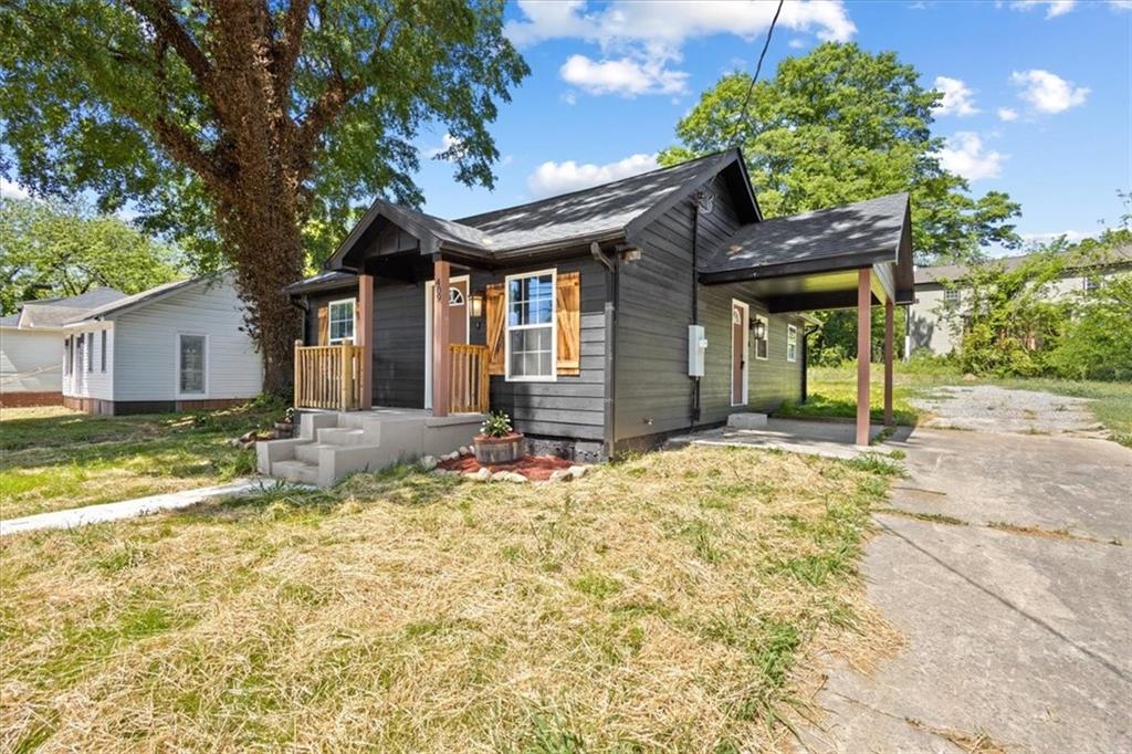 409 Calhoun Avenue NE