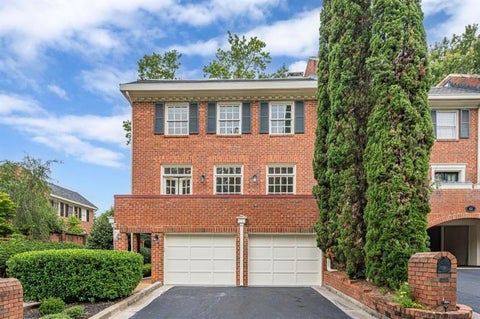 Townhouse For Sale - 420 Jefferson Circle<br/> Sandy Springs, GA 30328