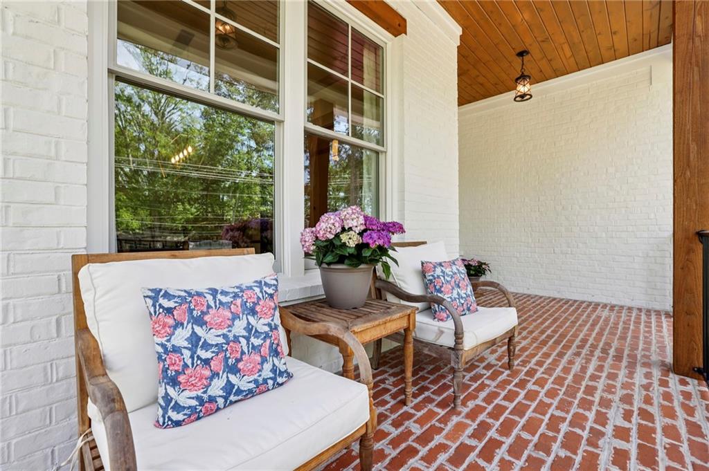 2743 N Thompson Road NE