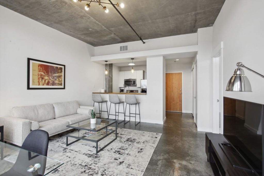 245 N Highland Avenue NE 404