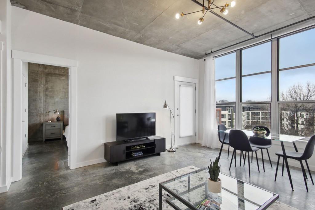 245 N Highland Avenue NE 404