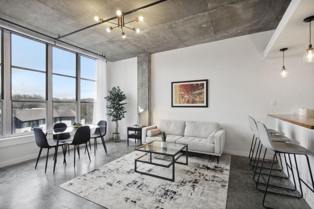 245 N Highland Avenue NE 404