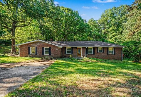 Homes For Sale - 720 Pebblebrook Road<br/> Mableton, GA 30126