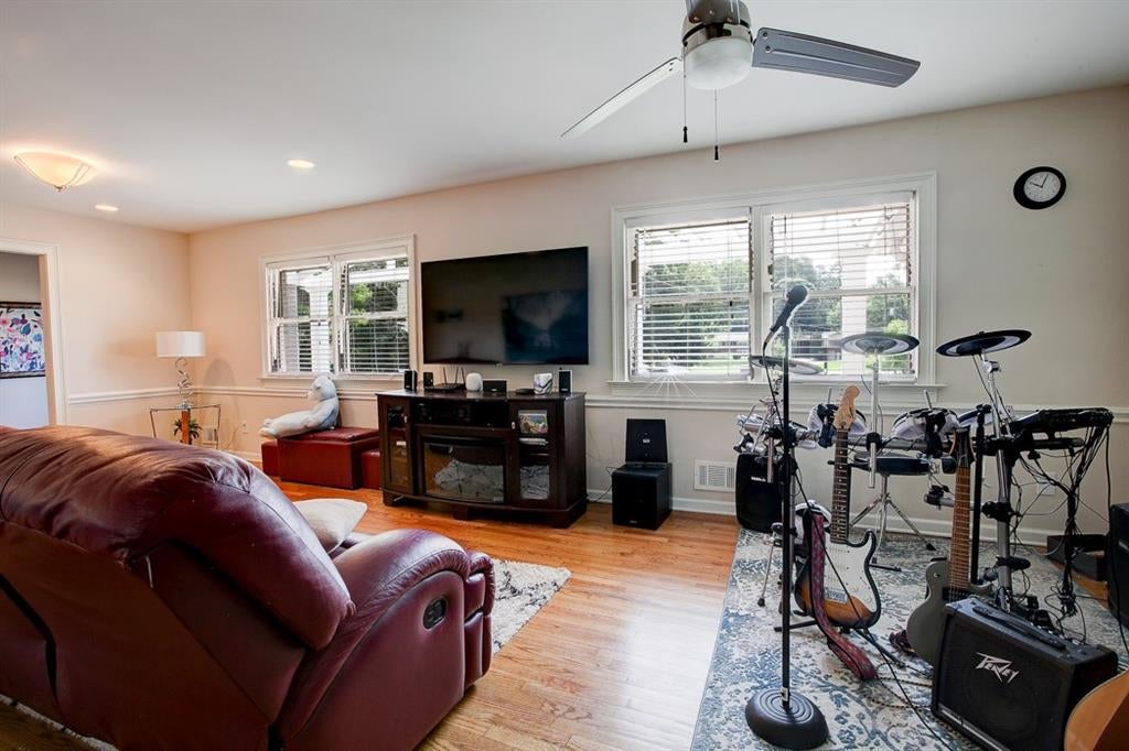 2427 Siesta Court