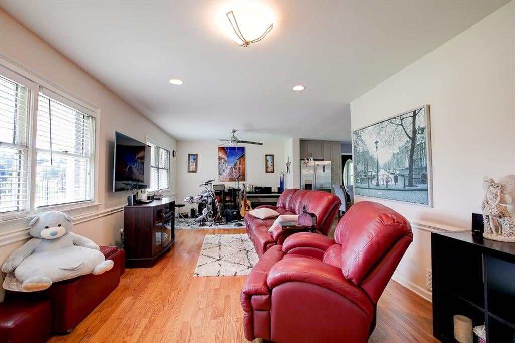 2427 Siesta Court