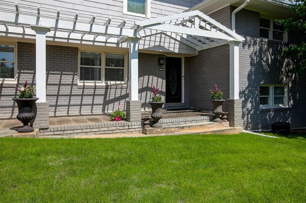 2427 Siesta Court