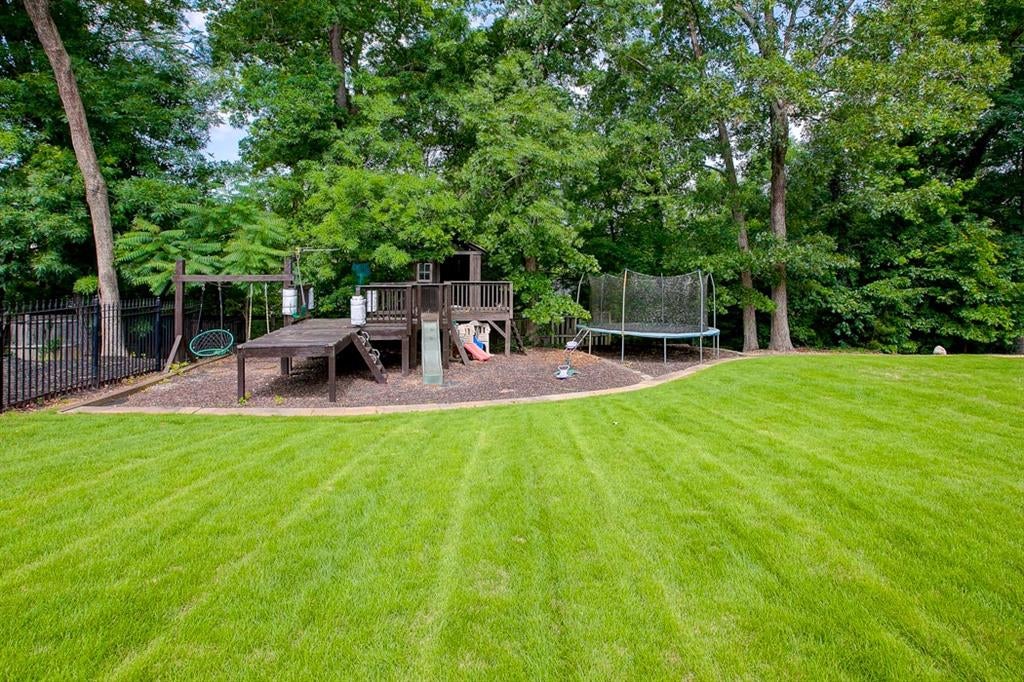 2427 Siesta Court