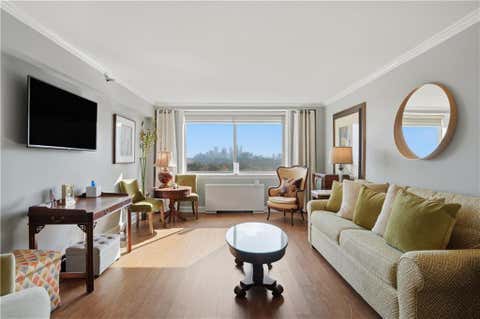 Condo For Sale - 2479 Peachtree Road #1401<br/> Atlanta, GA 30305