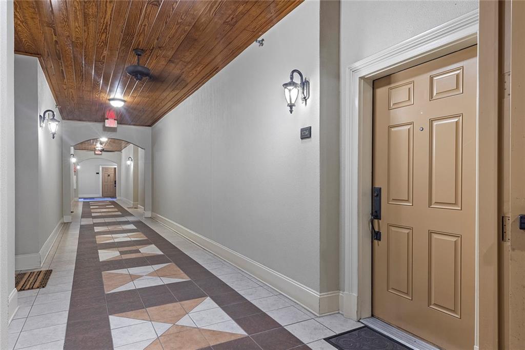 825 Highland Lane NE 1216