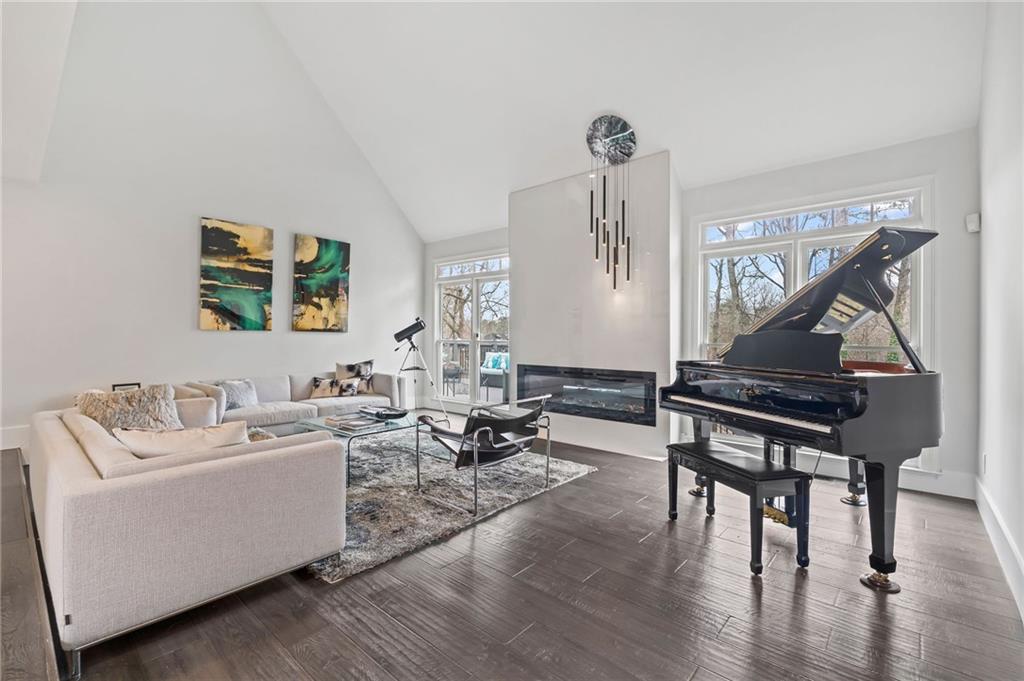 4367 Dunmore Road NE