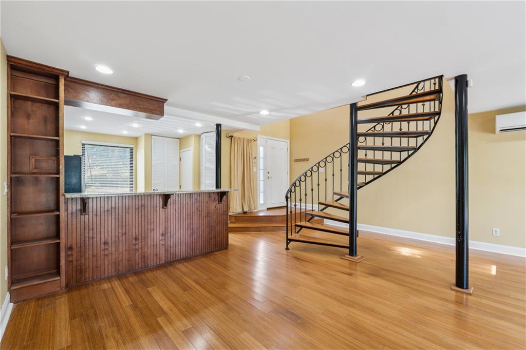 1023 Riverbend Club Drive SE