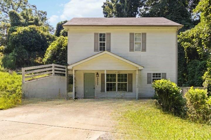 Don't miss this rehab-ready gem on a spacious .24 acre corner lot near beautiful Lake Lanier! This 3-bedroom, 2-bath home offers plenty of potential. Whether you're looking to flip, rent, or customize your dream home, this property is a blank canvas waiting for the right touch.