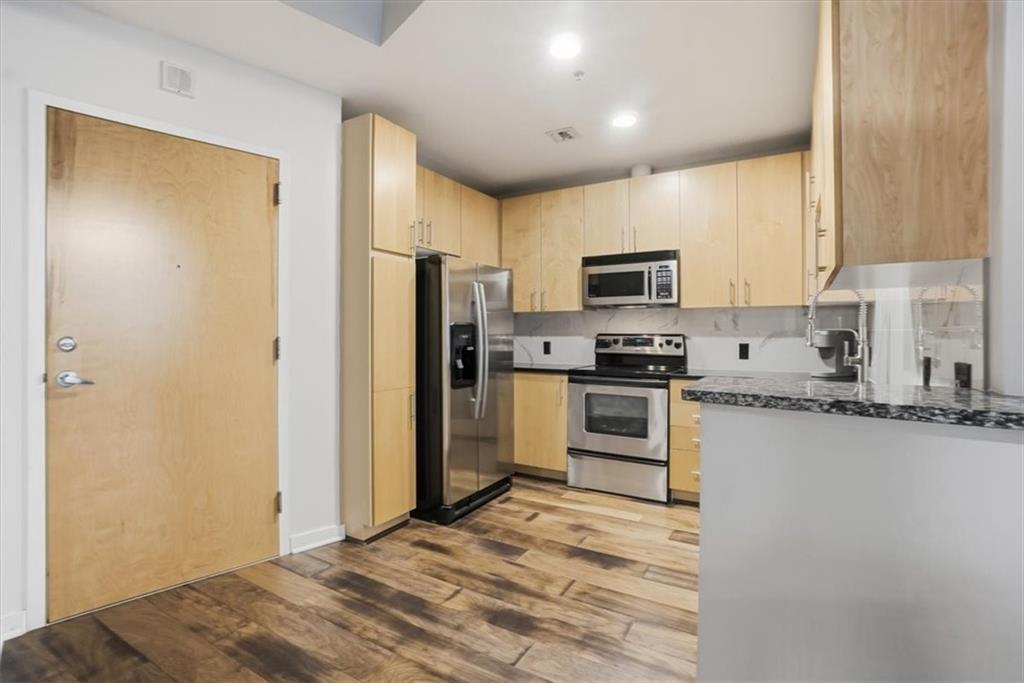 923 Peachtree Street NE 1221