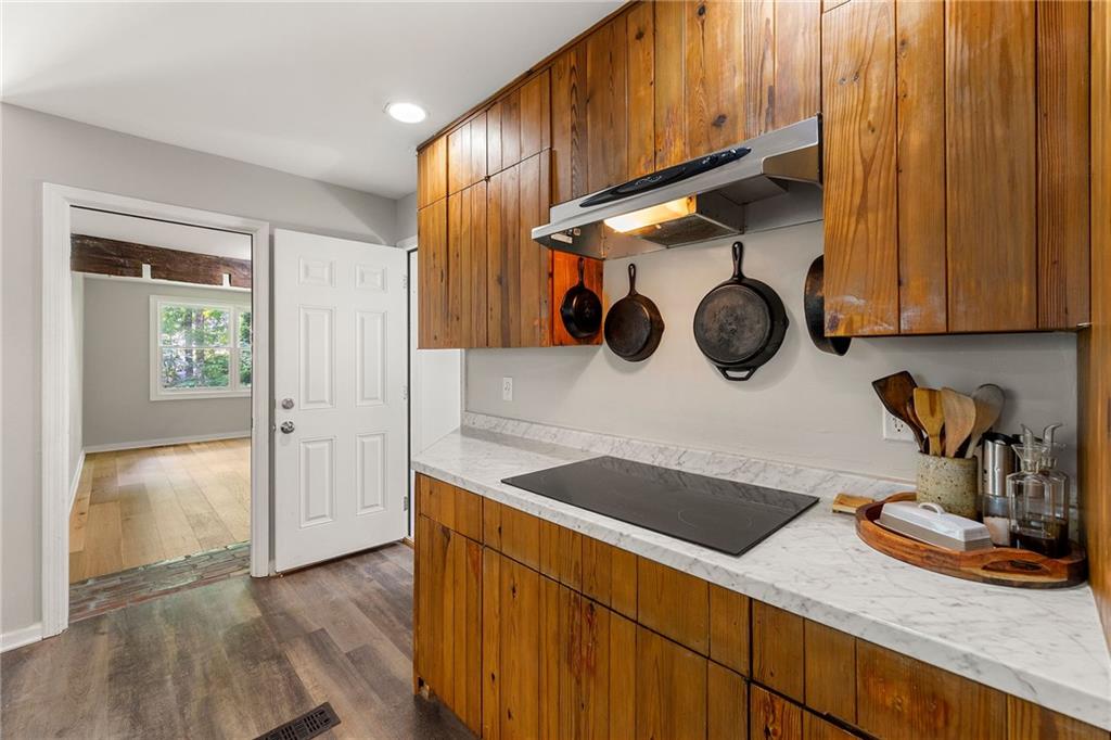 4018 Dunbarton Way, Roswell, Georgia image 10