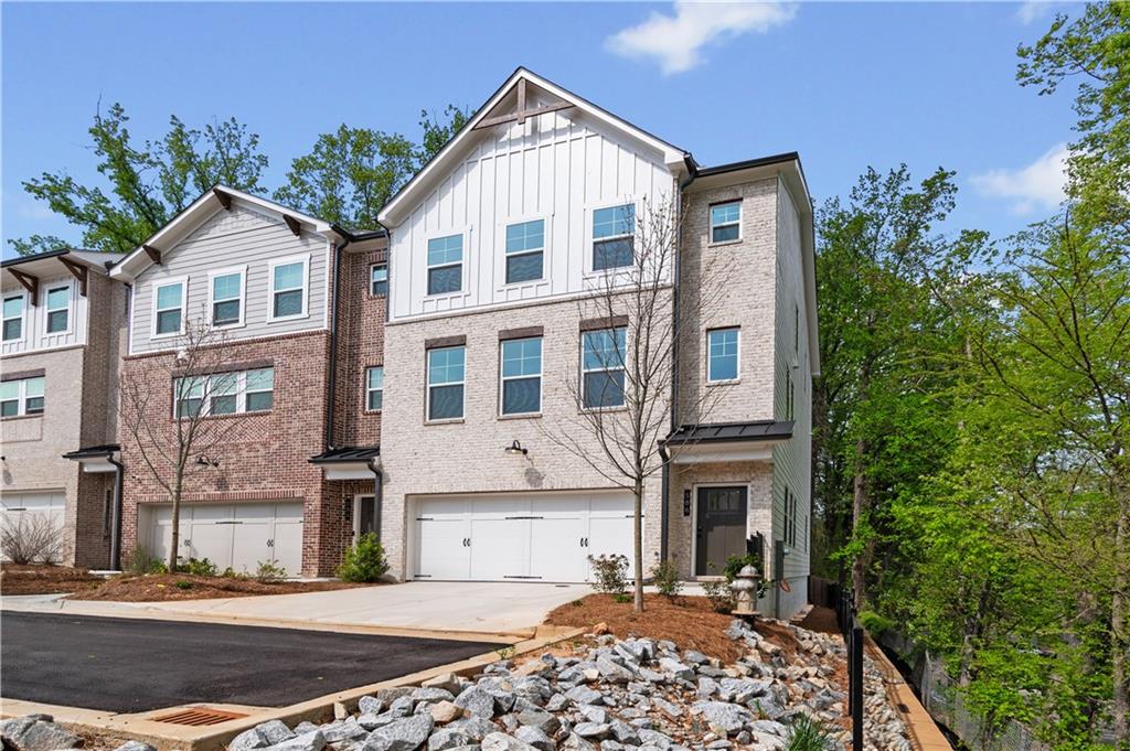 586 Avondale Park Circle
