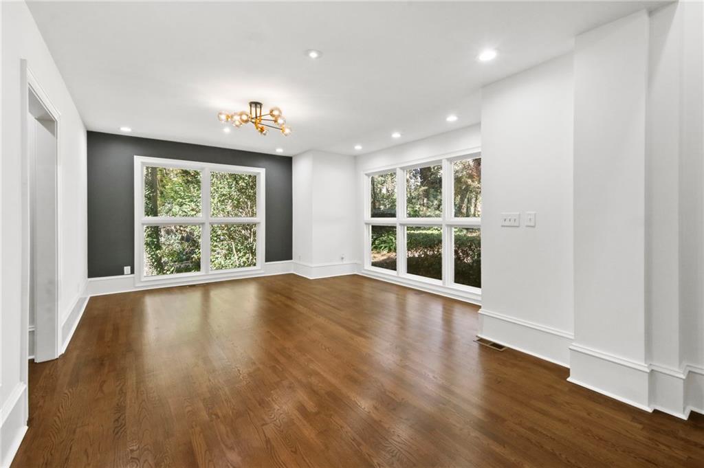 1092 Norwich Circle NE