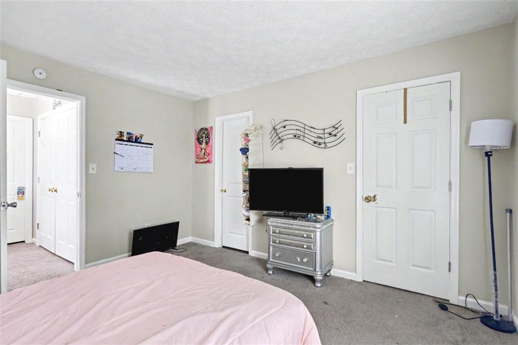 3189 Kingswood Glen