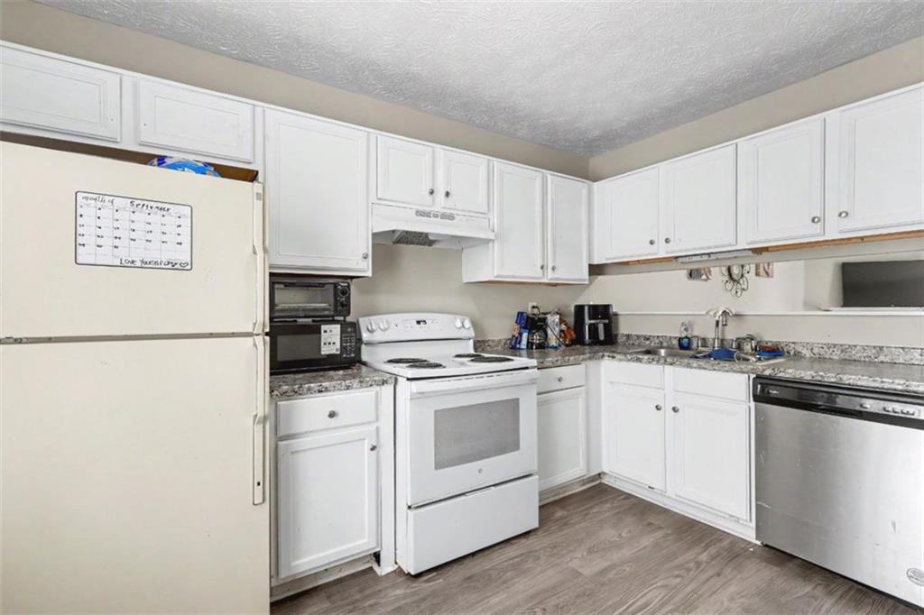 3189 Kingswood Glen