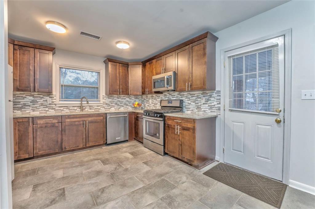 3150 Humphries Drive, Atlanta, Georgia image 7