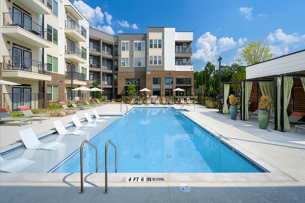 Up to 2 months free - limited time only. Restrictions apply. Confirm beforehand! Call for updated pricing, specials and availability beforehand. Multiple floor plans available. Days on Market accrued is not specific to this current plan listed. Mention The Apartment Brothers. VIBRANT APARTMENTS IN ATLANTA
On the Southside Trail of the BeltLine, Verge’s studio, 1, and 2 bedroom apartments for rent in South Atlanta, GA put you at the epicenter of Atlanta with easy access to the hippest entertainment, nightlife, and restaurants. Step outside your front door onto the BeltLine for miles of lush trails perfect for walking, jogging, and biking, and enjoy the convenience of the 1-75/85 connector with easy access to downtown and the airport just a half mile away.
Inside, Verge is a happening community with unparalleled amenities, downtown views, creative spaces, and luxe touches at every turn. Designed to embrace the neighborhood’s new vibrance, Verge Apartments in Atlanta pops in all the right places. Schedule a tour to visit our modern apartments in Atlanta, GA.