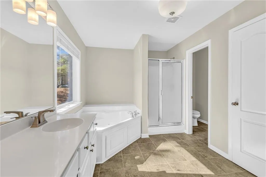 Atlanta, Georgia 30331, United States, 7 Bedrooms Bedrooms, ,5 BathroomsBathrooms,Residential,Pending,21365