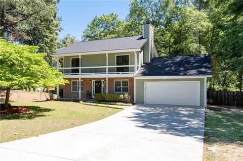 Homes For Sale - 2526 Ashworth Lake Road<br/> Snellville, GA 30078