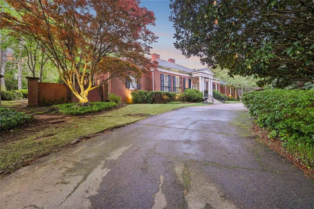 289 W PACES FERRY Road NW