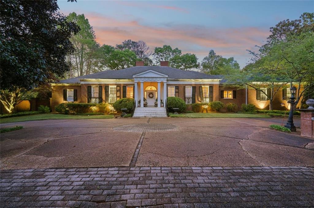 289 W PACES FERRY Road NW