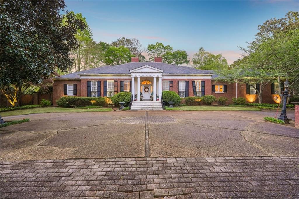 289 W PACES FERRY Road NW
