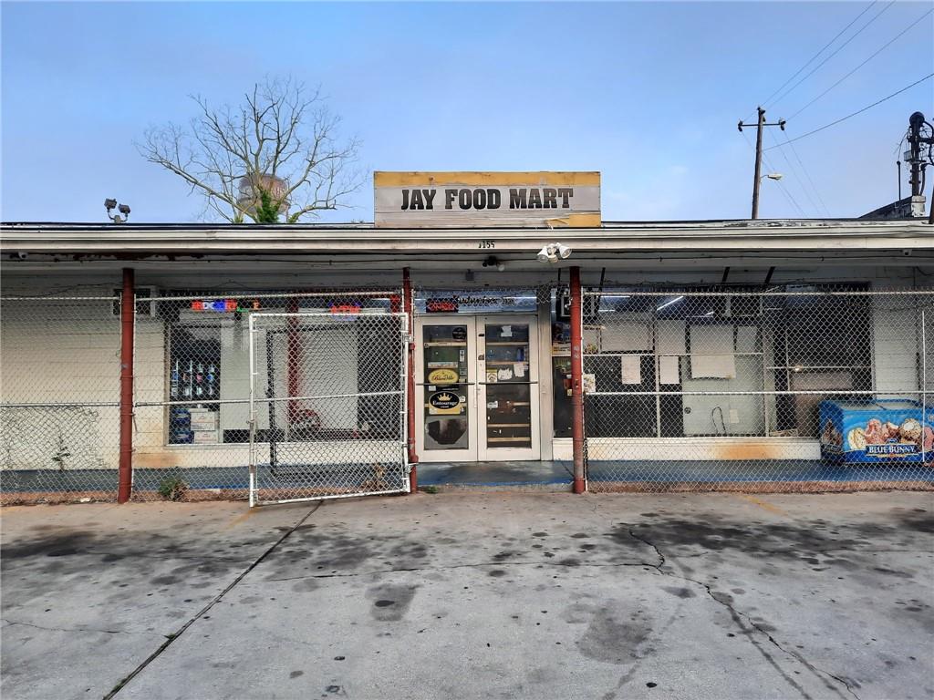 Take advantage of this rare opportunity to acquire a well-located commercial property in Atlanta’s thriving West End. Currently operating as a convenience store, the property benefits from strong visibility, steady customer traffic, and unbeatable location fundamentals.
Property Overview:
Building Size: Approx. 1664 sq ft
Lot Size: 0.87 acres
Zoning: Commercial
Parking: Ample on-site parking, easy access in/out
Location Advantages:
Minutes from Downtown Atlanta, Mercedes-Benz Stadium, and Atlanta University Center (Morehouse, Spelman, Clark Atlanta University)
1 mile from Lee and White new restaurant development
Walking distance to dense residential neighborhoods, providing a consistent customer base
Adjacent to the Atlanta BeltLine Westside Trail and multiple MARTA stops
Surrounded by major redevelopment projects, including mixed-use, retail, and multifamily growth
Investment Highlights:
Turnkey owner-user opportunity
Potential for value-add redevelopment or repositioning
High-growth neighborhood with increasing demand for retail and mixed-use space
Strong long-term upside with continued West End and Oakland City revitalization
?? Offered at a highly competitive market price. Contact us today for financials, tours, or additional property information.