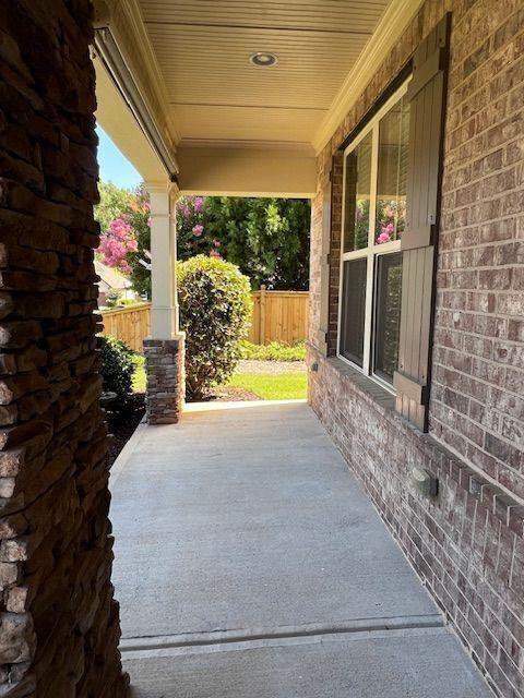 624 E East Hampton Place