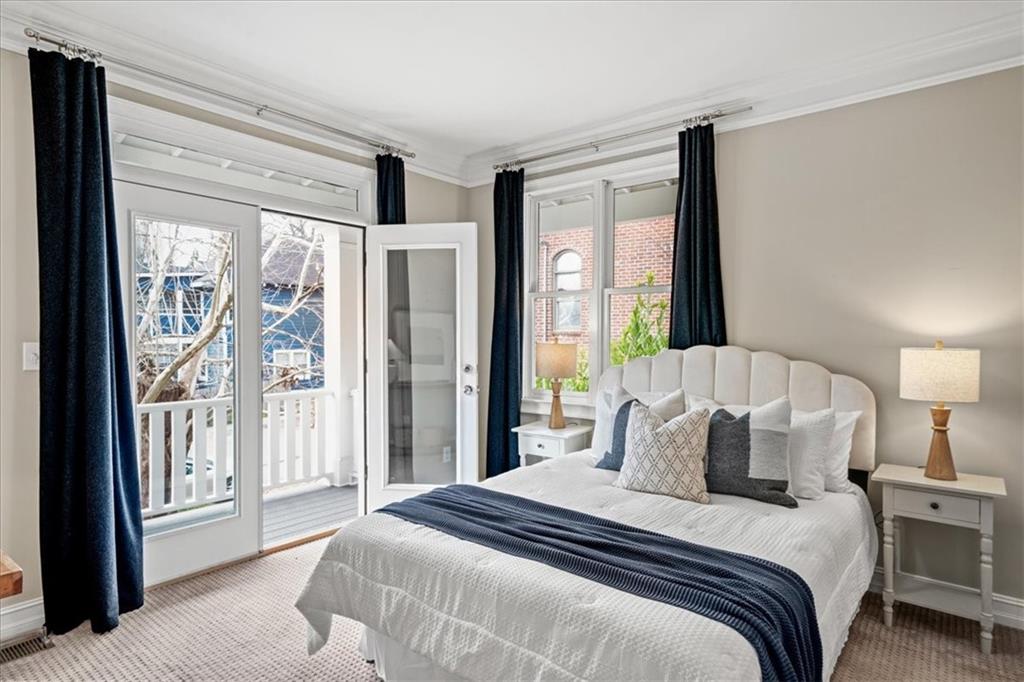 911 Monroe Circle NE