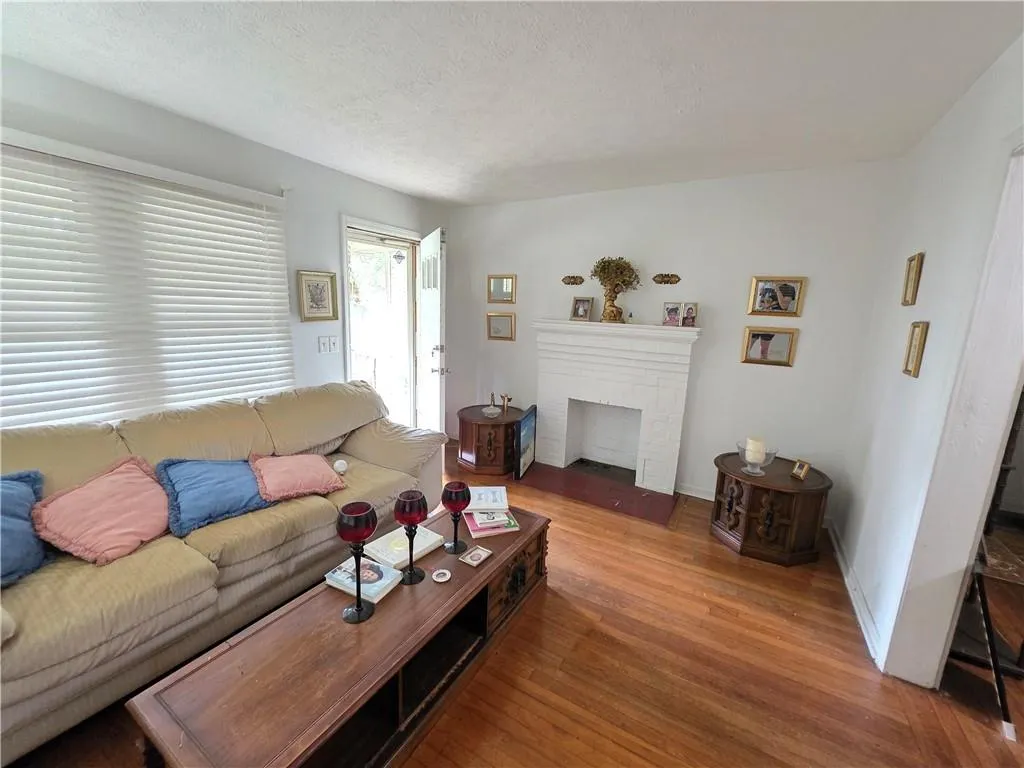 Atlanta, Georgia 30318, United States, 2 Bedrooms Bedrooms, ,1 BathroomBathrooms,Residential,Active,121424