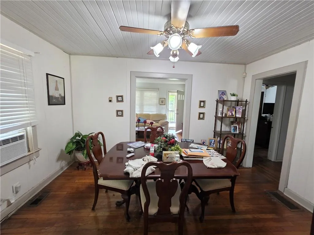 Atlanta, Georgia 30318, United States, 2 Bedrooms Bedrooms, ,1 BathroomBathrooms,Residential,Active,121424