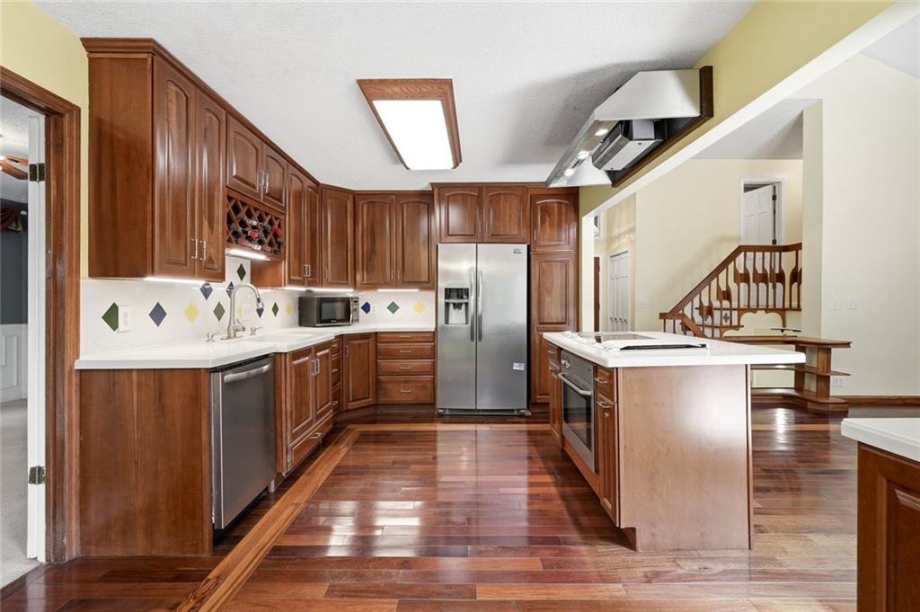 2033 Riverwood Drive