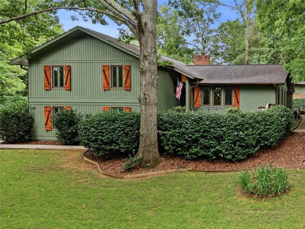 2033 Riverwood Drive