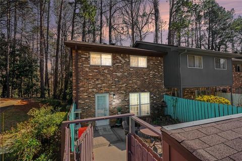 Townhouse For Sale - 697 Garden Walk Drive<br/> Stone Mountain, GA 30083