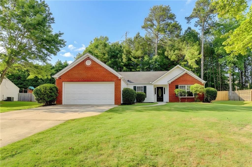 Photo of 437 Crested View Drive, Loganville, GA 30052 (MLS # 7786530)